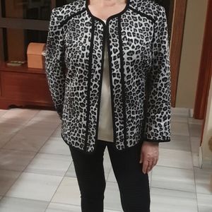 Kasper animal print blazer